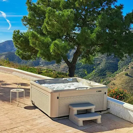 Renovated With Panoramic Views In * 콤페타