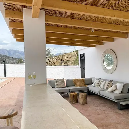Renovated With Panoramic Views In * 콤페타