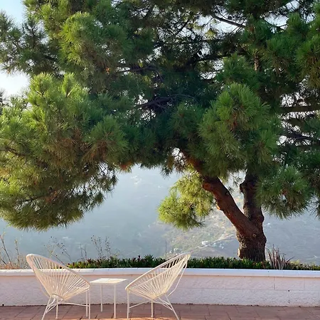 Renovated With Panoramic Views In 콤페타