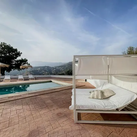 Renovated With Panoramic Views In * 콤페타